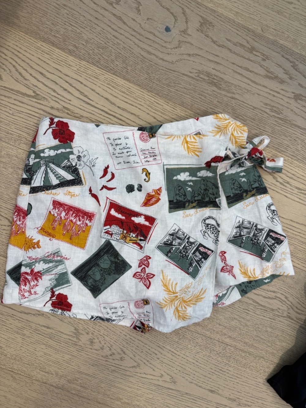 Reformation Eva Linen Skort | Postcard Print | Size 6 - Picture 4 of 5